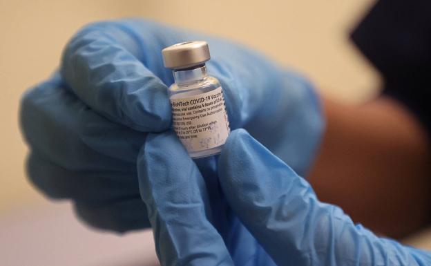 El comité de expertos de EE UU descarta una tercera dosis de la vacuna