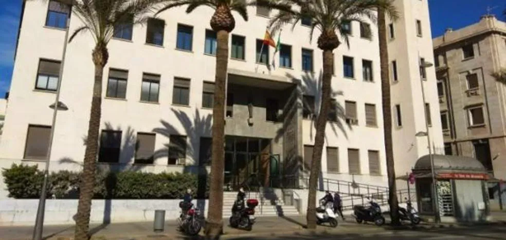 Dos guardias civiles acusados de «dirigir» &#39;vuelcos&#39; de droga en Almería serán juzgados en marzo