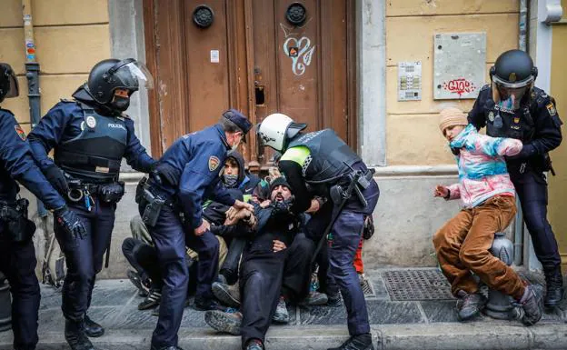 Eviction in a building on Lepanto street in the capital of Granada on January 26. 