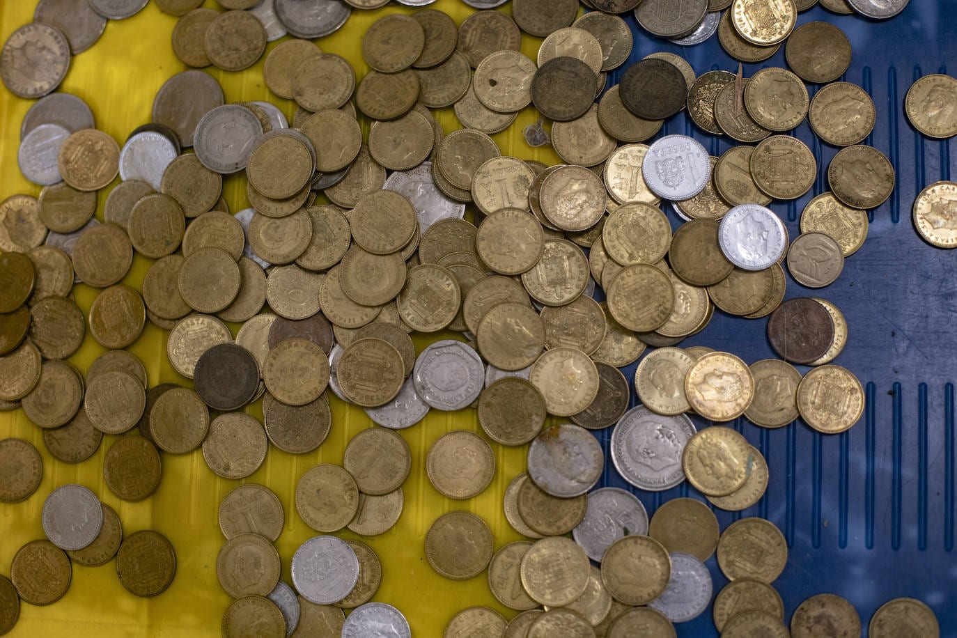 gusto desenterrar violín Dinero en efectivo: Monedas antiguas en casa: dónde y cómo venderlas por el  mayor precio | Ideal