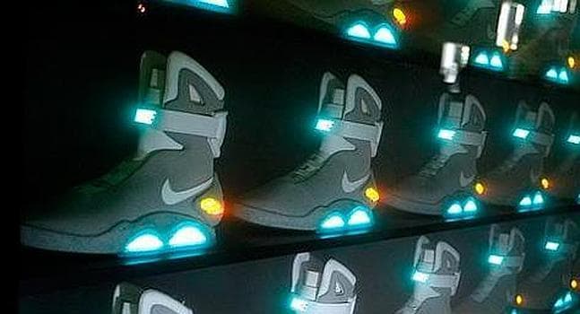 Nueva edición bestial de las Nike con robocordones de Regreso al futuro la venta en 2015 | Ideal