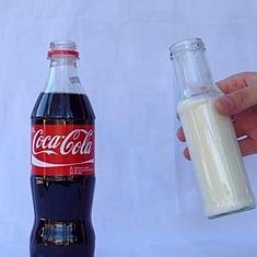 ¿Qué pasa si mezclamos un vaso de leche en una botella de Coca-Cola