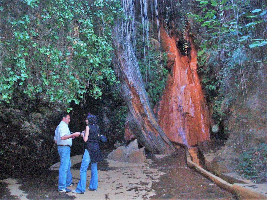 La Fuente Agria Y El Chorreron De Portugos Atraen Cada Ano A Millares De Turistas Y Visitantes Ideal