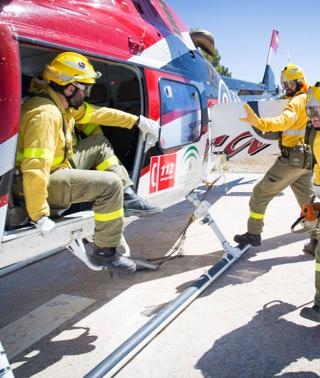 Quieres Ser Bombero Convocan 50 Plazas Para El Infoca Ideal