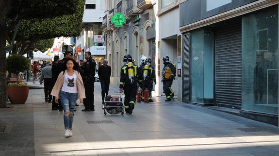 Se incendia la cuarta planta de un edificio en el Paseo de Almería ... Se incendia la cuarta planta de un edificio en el Paseo de Almería ...